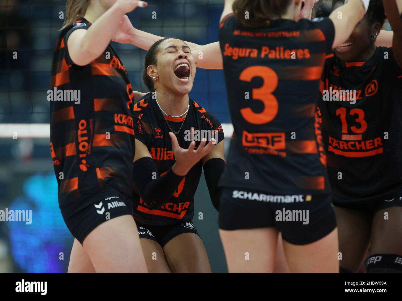 firo: 21.12.2021 Frauen Volleyball DVV Cup Halbfinale USC Münster Mvºnster - Allianz MTV Stuttgart Jubilation Stuttgart withte, Simone Lee, Nr 10 Stockfoto