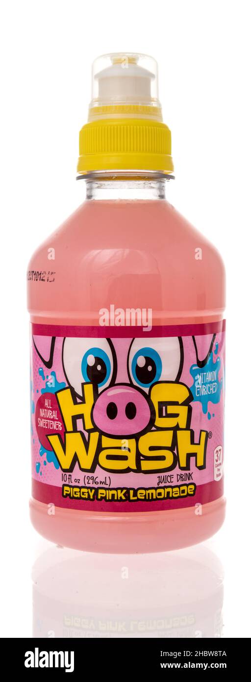 Winneconne, WI -14. Dezember 2021: Eine Flasche Hog Wash piggy rosa Limonade auf einem isolierten Hintergrund Stockfoto
