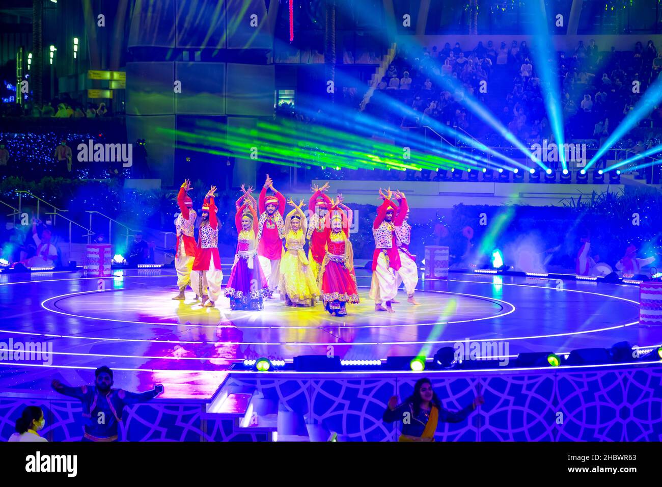Dubai, VAE - 4. November 2021: Feier des Diwali-Festivals auf der Expo2020. Performance mit Tänzern und Kulturgruppen aus der Stockfoto