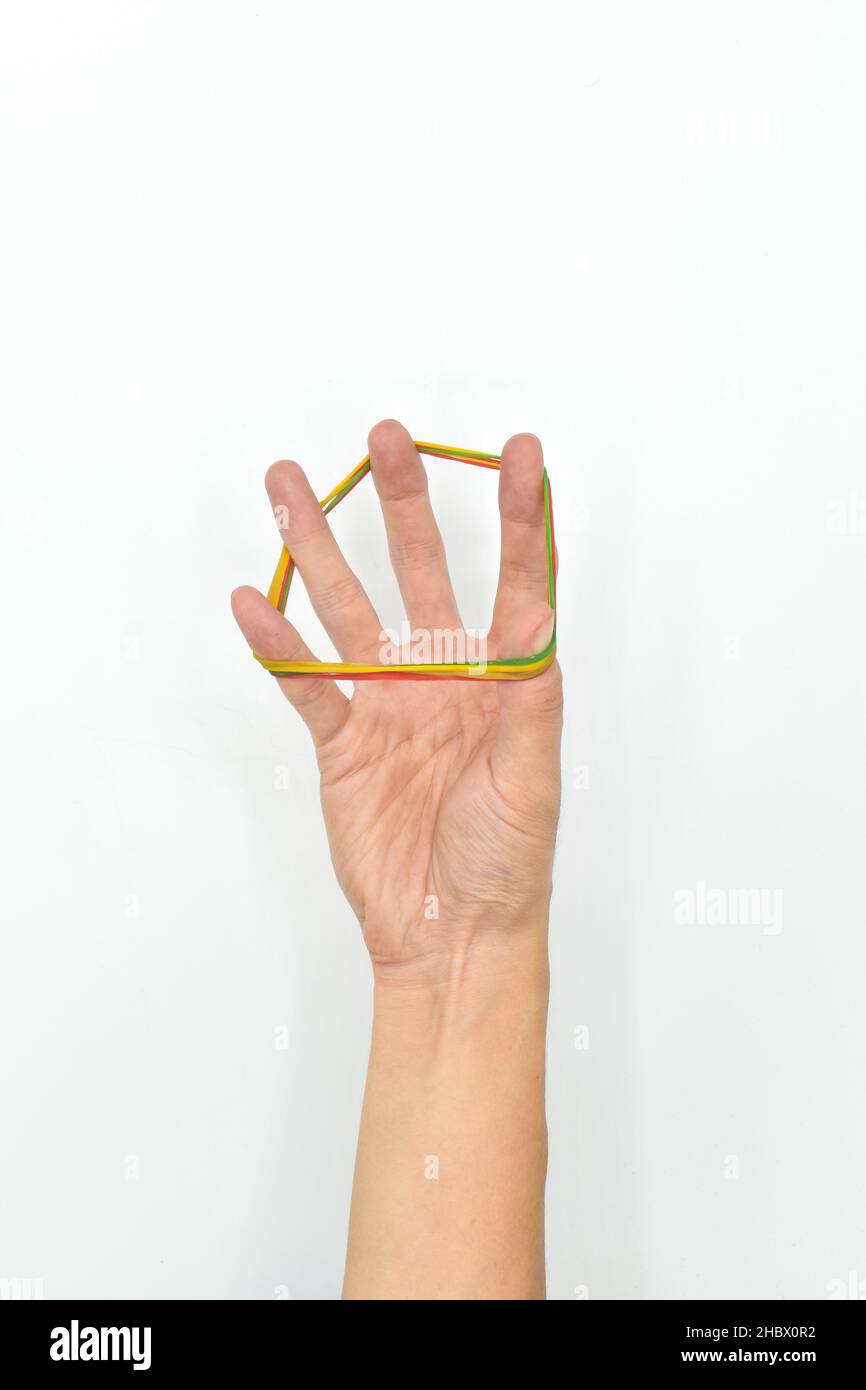 Lederring-Übung für die Kraft der Handmuskulatur. Rehabilitation der Finger. Isoliert auf Weiß. Stockfoto