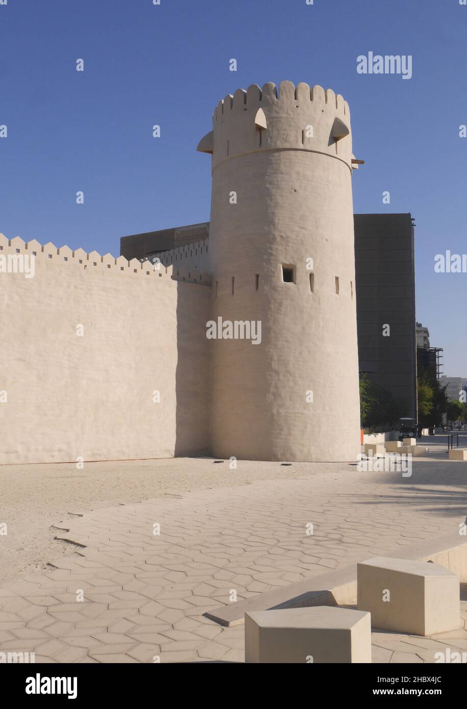 Der Qasr al Hosn, das Weiße Fort, das Alte Fort, das Palastfort, die ehemalige Residenz des regierenden scheich von Abu Dhabi, und der Emir-Palast Stockfoto
