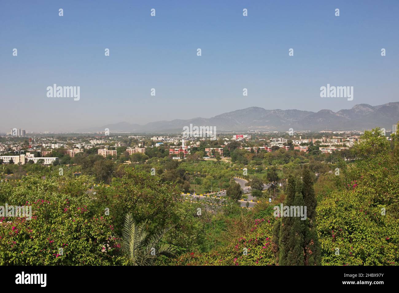 Panoramablick auf Islamabad von den Shakarparian Hills, Pakistan Stockfoto