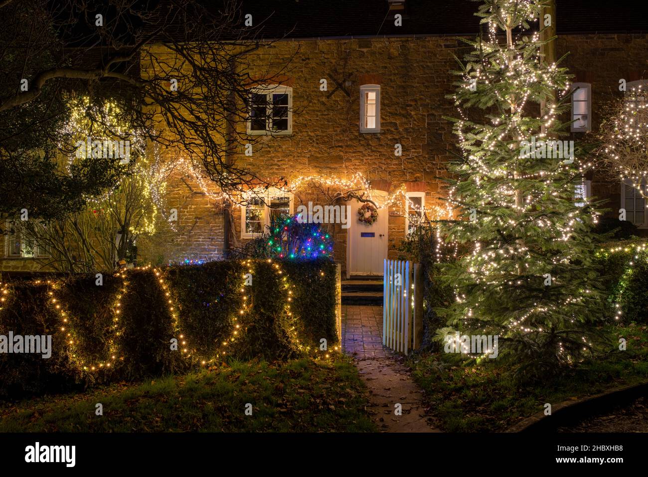 Weihnachtsbeleuchtung in Great Bourton. Oxfordshire, England Stockfoto