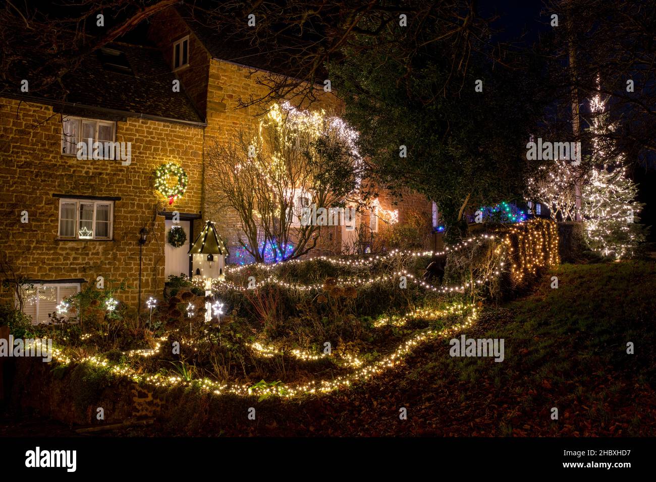 Weihnachtsbeleuchtung in Great Bourton. Oxfordshire, England Stockfoto
