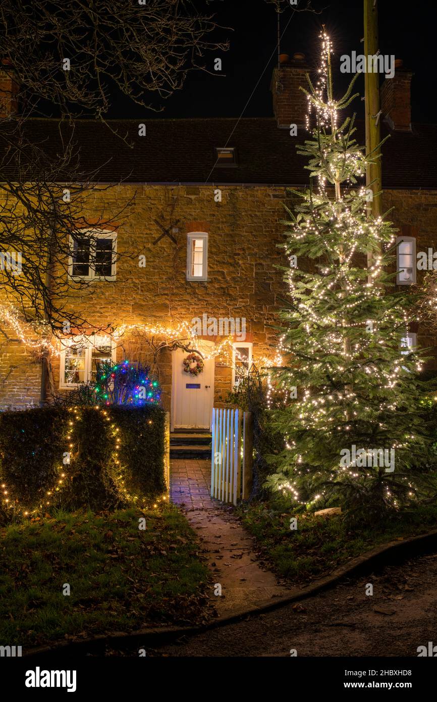 Weihnachtsbeleuchtung in Great Bourton. Oxfordshire, England Stockfoto