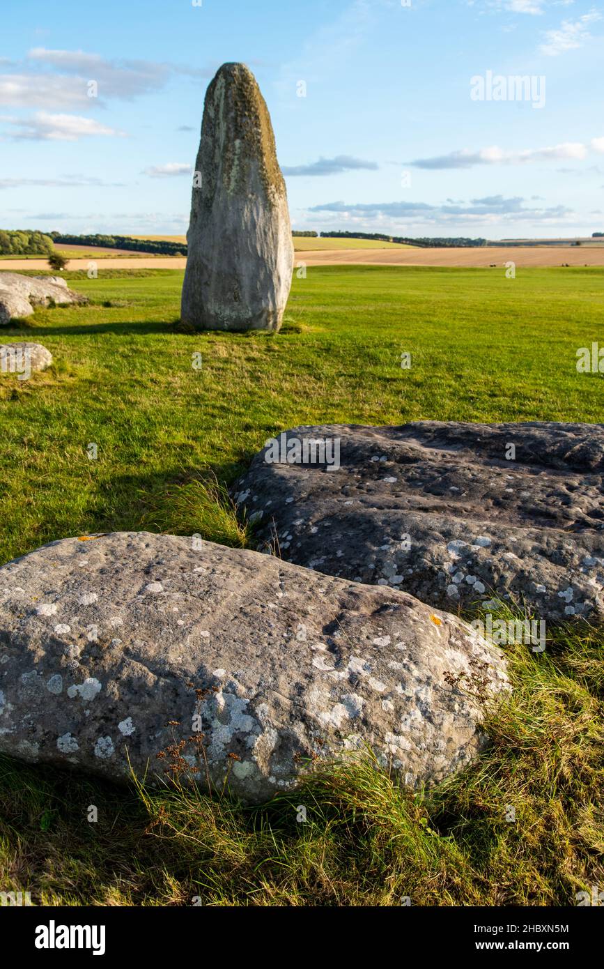 Stonehenge einzelner stehender Stein an einem sonnigen Tag 2021 Stockfoto