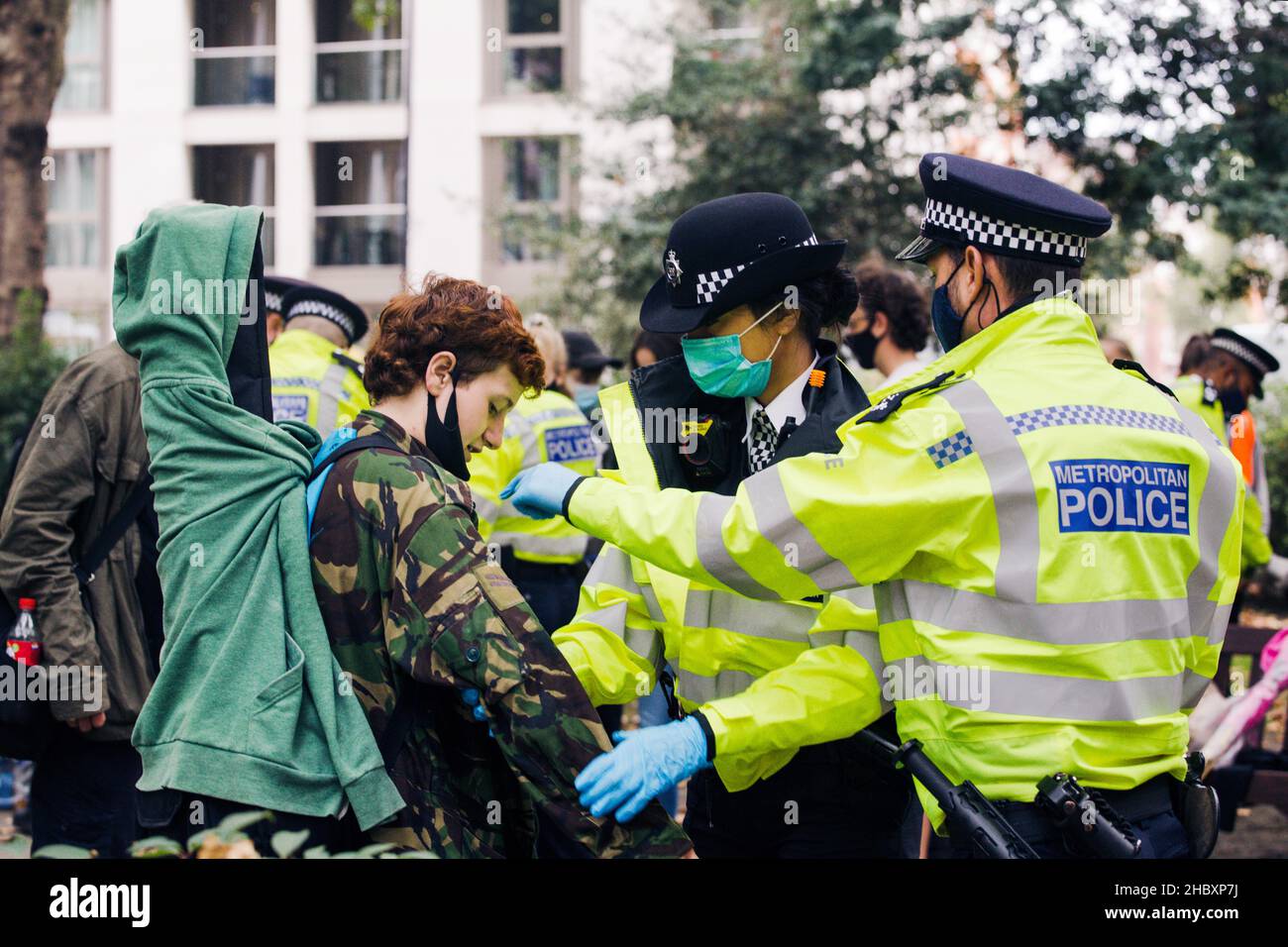 Polizei durchsucht Animal al Rebellion Activist in London 2020 Stockfoto