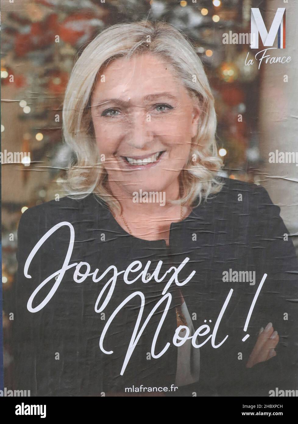 MARINE LE PEN SOUHAITE JOYEUX NOEL AUX FRANCAIS A TRAVERS UNE AFFICHE Stockfoto