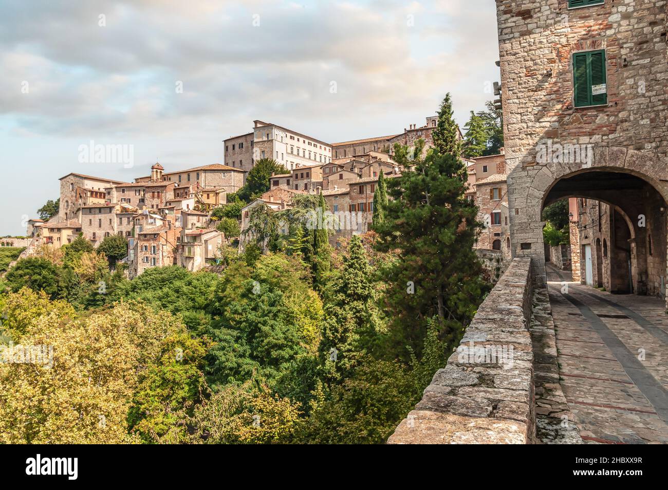 Blick über das historische Stadtzentrum von Todi, Umbrien, Italien Stockfoto