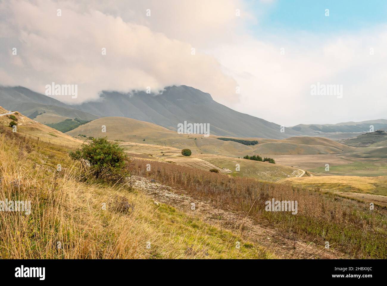 Dramatisches Wetter und Wolken im Parco Nazionale dei Monti Sibillini in den Marken, Italien Stockfoto