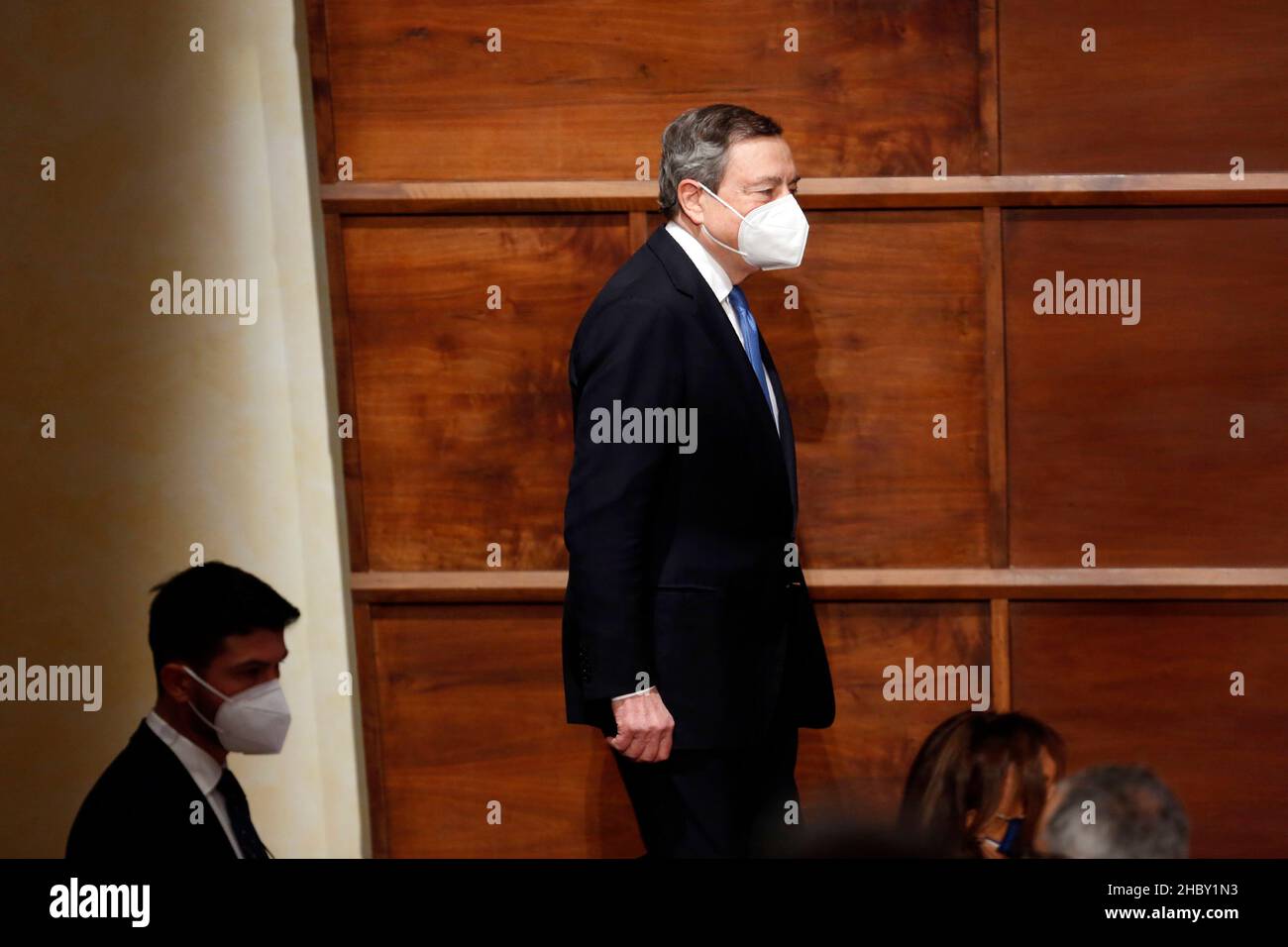 Rom, Italien. 22nd Dez 2021. Der italienische Premier Mario Draghi nimmt an der Abschlusspressekonferenz im Auditorium Antonianum Teil, wo er mit Journalisten und der parlamentarischen Presse zusammentraf. Rome (Italien), Dezember 22nd 2021Photo Samantha Zucchi Insidefoto Credit: Insidefoto srl/Alamy Live News Stockfoto