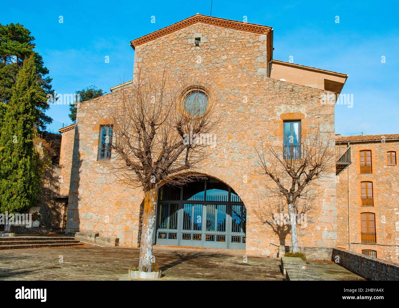 Fassade des Schreins Mare de Deu de Queralt in Berga, Katalonien, Spanien Stockfoto