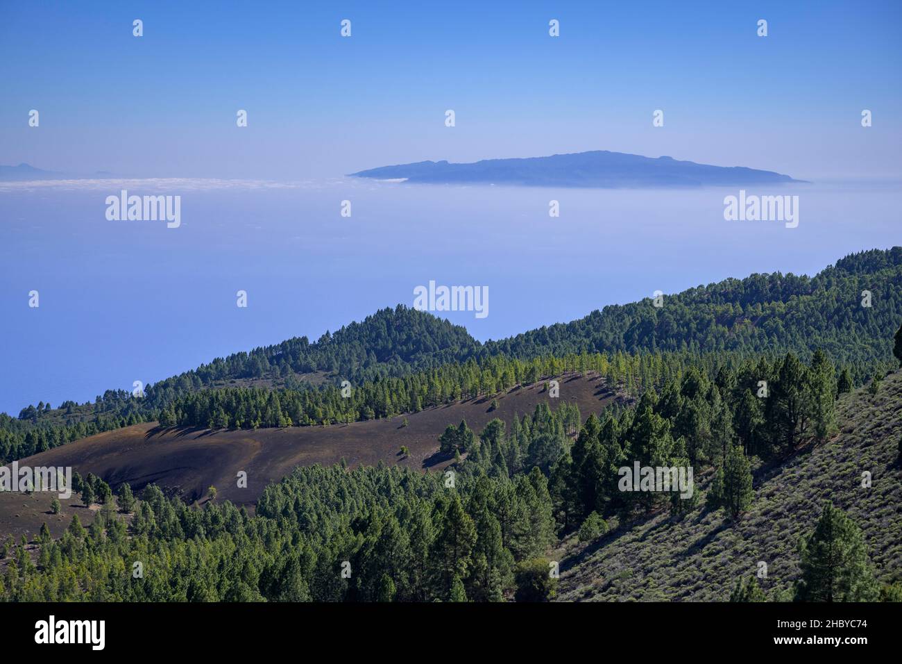 Blick vom Vulkan Birigoyo auf La Gomera, El Paso, La Palma, Spanien Stockfoto