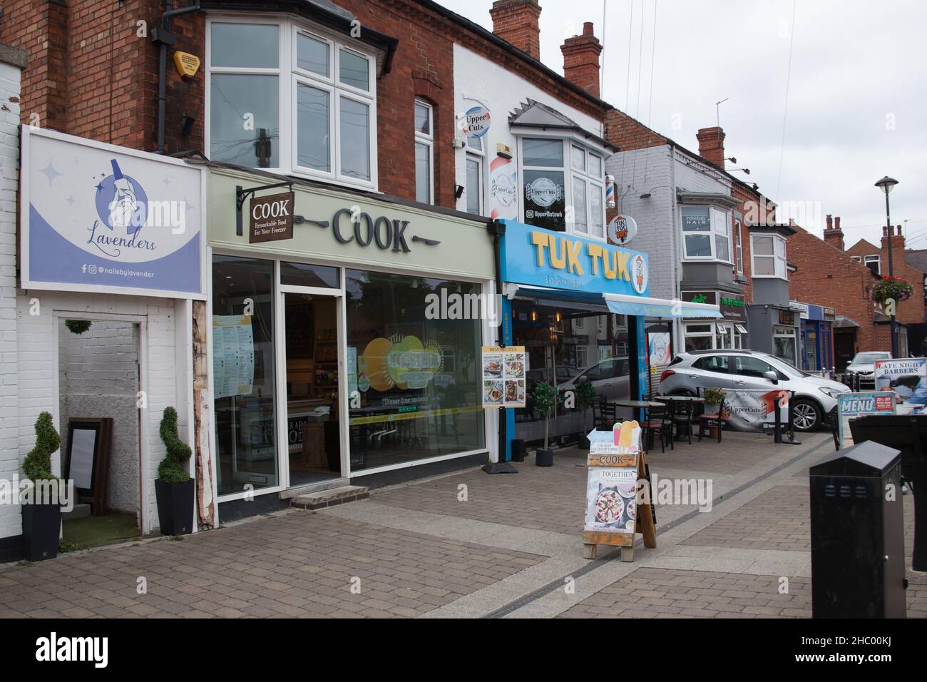 Eine Reihe von Geschäften und Restaurants in West Bridgford, Nottinghamshire, Großbritannien Stockfoto