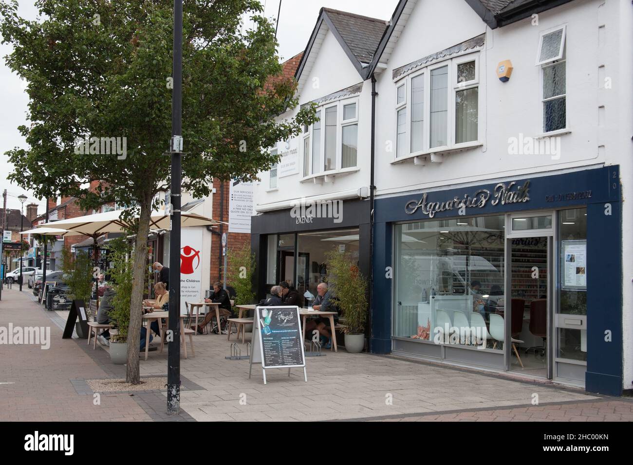 Eine Reihe von Geschäften und Restaurants in West Bridgford, Nottinghamshire, Großbritannien Stockfoto