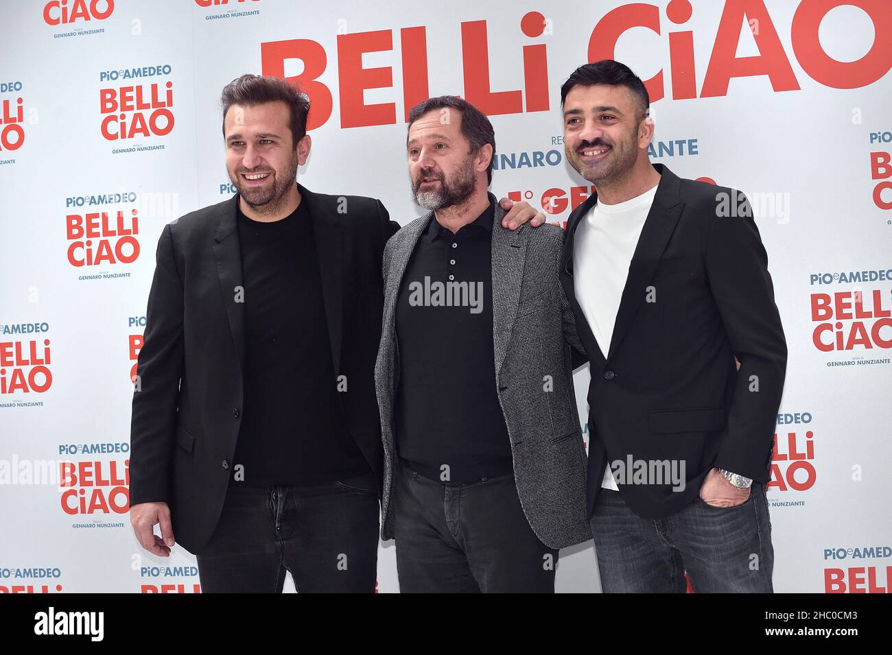 Rom, Vatikanstadt. 22nd Dez 2021. Das italienische Comedy-Duo Pio D'Antini und Amedeo Grieco, Pio e Amedeo, nehmen an der Fotoserie Belli Ciao im Cinema Quattro Fontane in Rome, (Italien), am 22th. Dezember 2021 Teil.Quelle: dpa/Alamy Live News Stockfoto