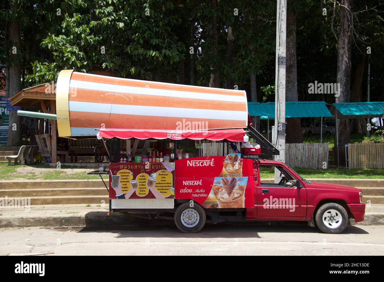 Bilder von Nordostthailand, bekannt als Esan oder Isaan Region. Starke kulturelle Traditionen in ländlicher Umgebung. Bunt und schrullig, wunderschön und einzigartig. Stockfoto