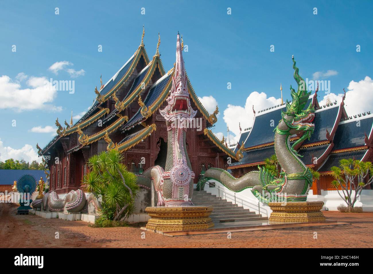 Thailand: Wat Ban Den, Ban Inthakin, Bezirk Mae Taeng, Chiang Mai. Wat Ban Den, auch bekannt als Wat Bandensali Si Mueang Kaen, ist ein großer buddhistischer Tempelkomplex nördlich der Stadt Chiang Mai im Norden Thailands. Stockfoto