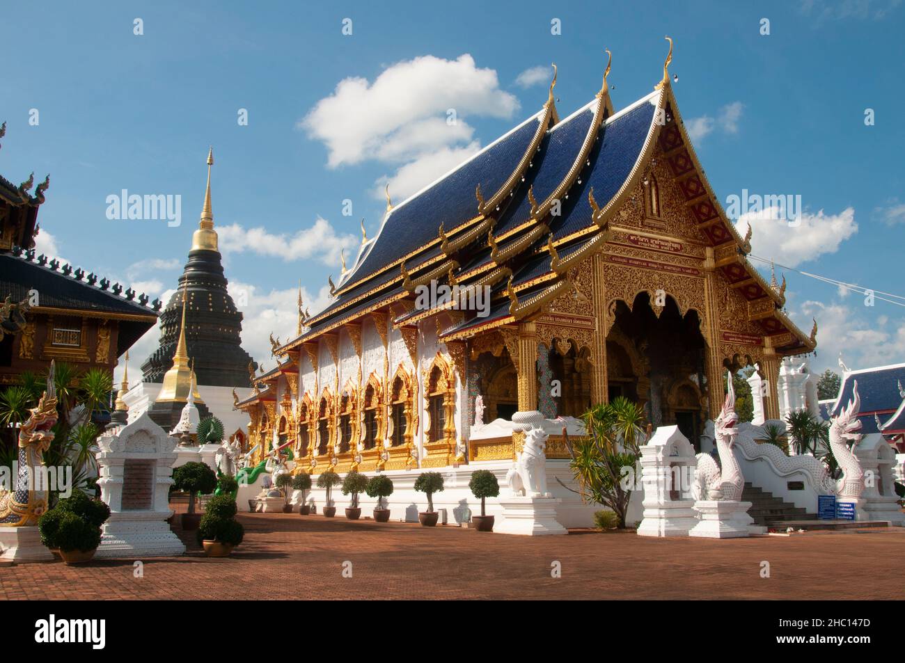 Thailand: Wat Ban Den, Ban Inthakin, Bezirk Mae Taeng, Chiang Mai. Wat Ban Den, auch bekannt als Wat Bandensali Si Mueang Kaen, ist ein großer buddhistischer Tempelkomplex nördlich der Stadt Chiang Mai im Norden Thailands. Stockfoto