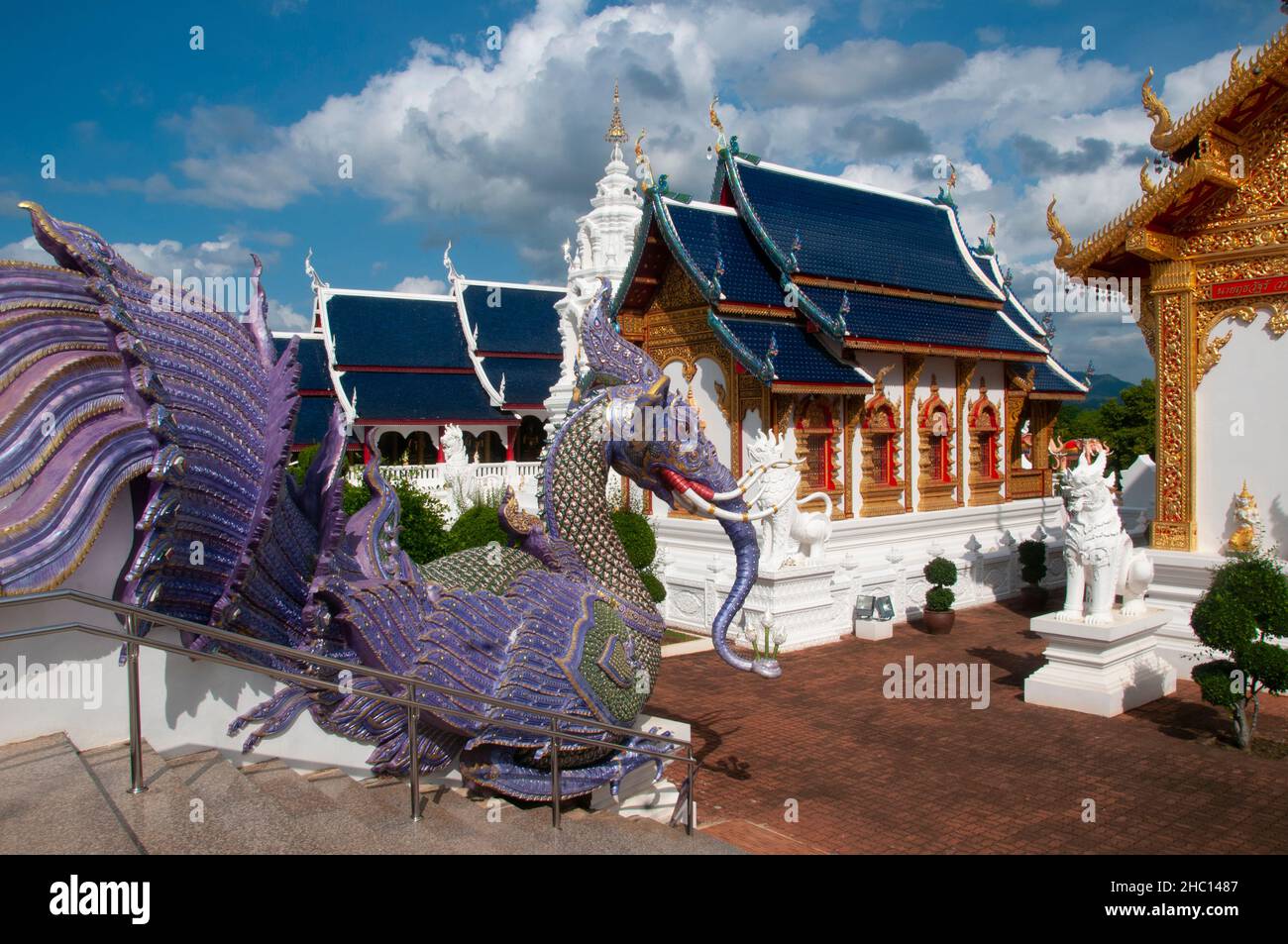 Thailand: Wat Ban Den, Ban Inthakin, Bezirk Mae Taeng, Chiang Mai. Wat Ban Den, auch bekannt als Wat Bandensali Si Mueang Kaen, ist ein großer buddhistischer Tempelkomplex nördlich der Stadt Chiang Mai im Norden Thailands. Stockfoto