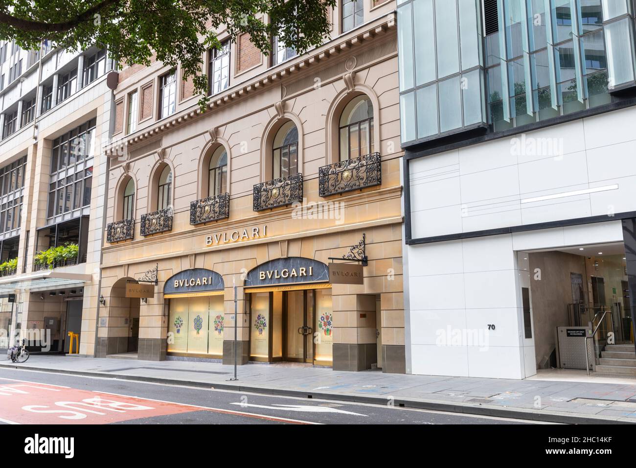 Der Luxusladen Bvlgari in der Castlereagh Street, im Stadtzentrum von Sydney, Australien, ist an einem 21. Dezember an einem Tag geöffnet, an dem die Covid omicron die Käufer fernhält Stockfoto