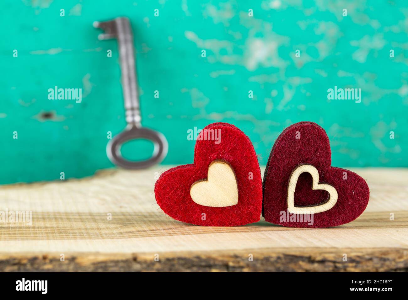 Valentinstag- oder Familienkonzept, Herz und Schlüssel Stockfoto