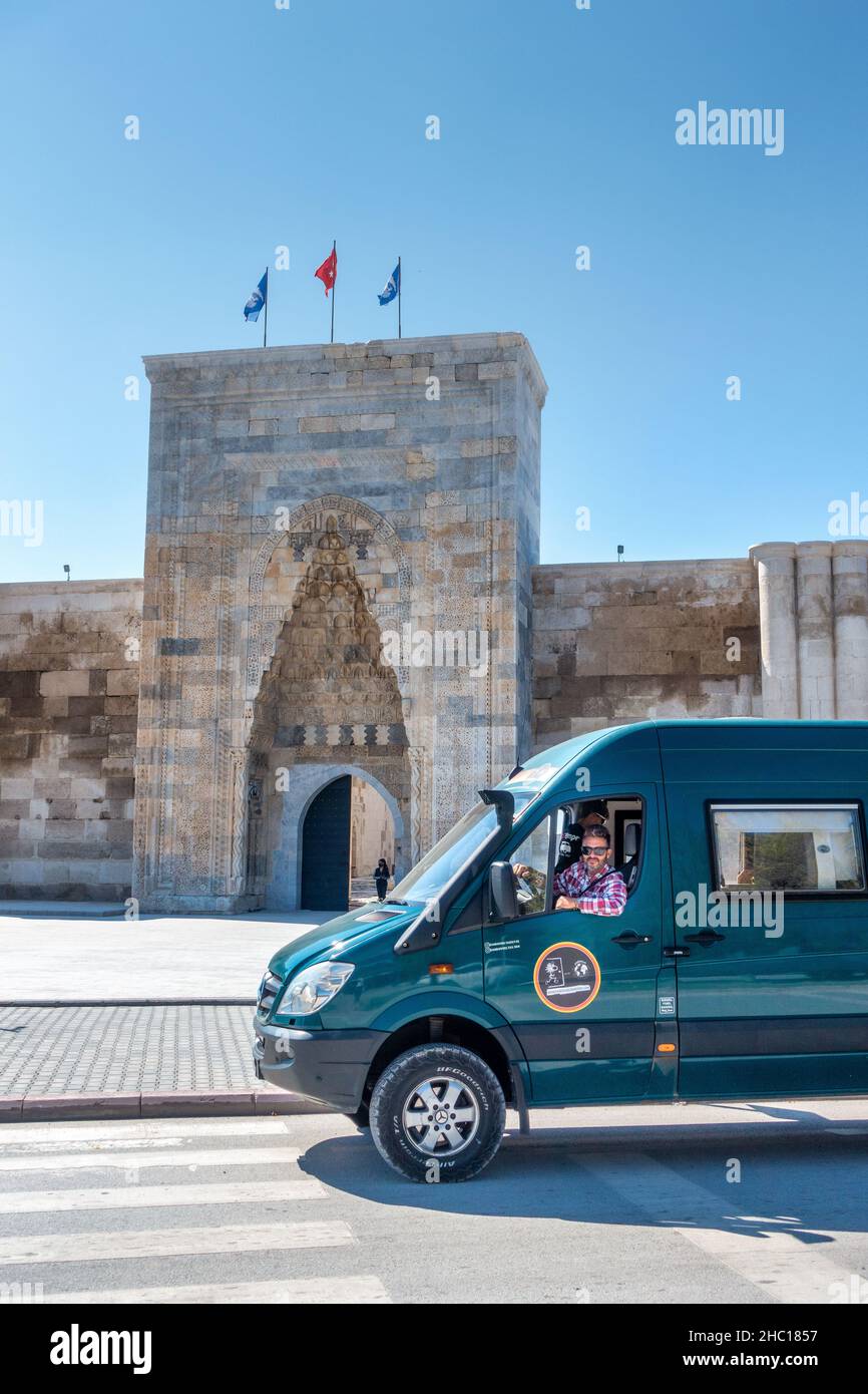 Die Sultanhan Karawanserei ist eine in Zentralanatolien und die größte und am besten erhaltene Seldschuken Karawanserei in der Türkei. Unverzichtbare Gebäude für Wohnwagen Stockfoto