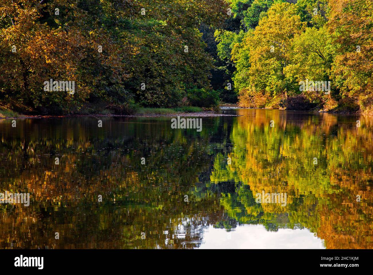 Neshaminy Creek, ein Nebenfluss des Delaware River, ist ein 40,7 Meilen langer Bach in Bucks County, Pennsylvania. Stockfoto