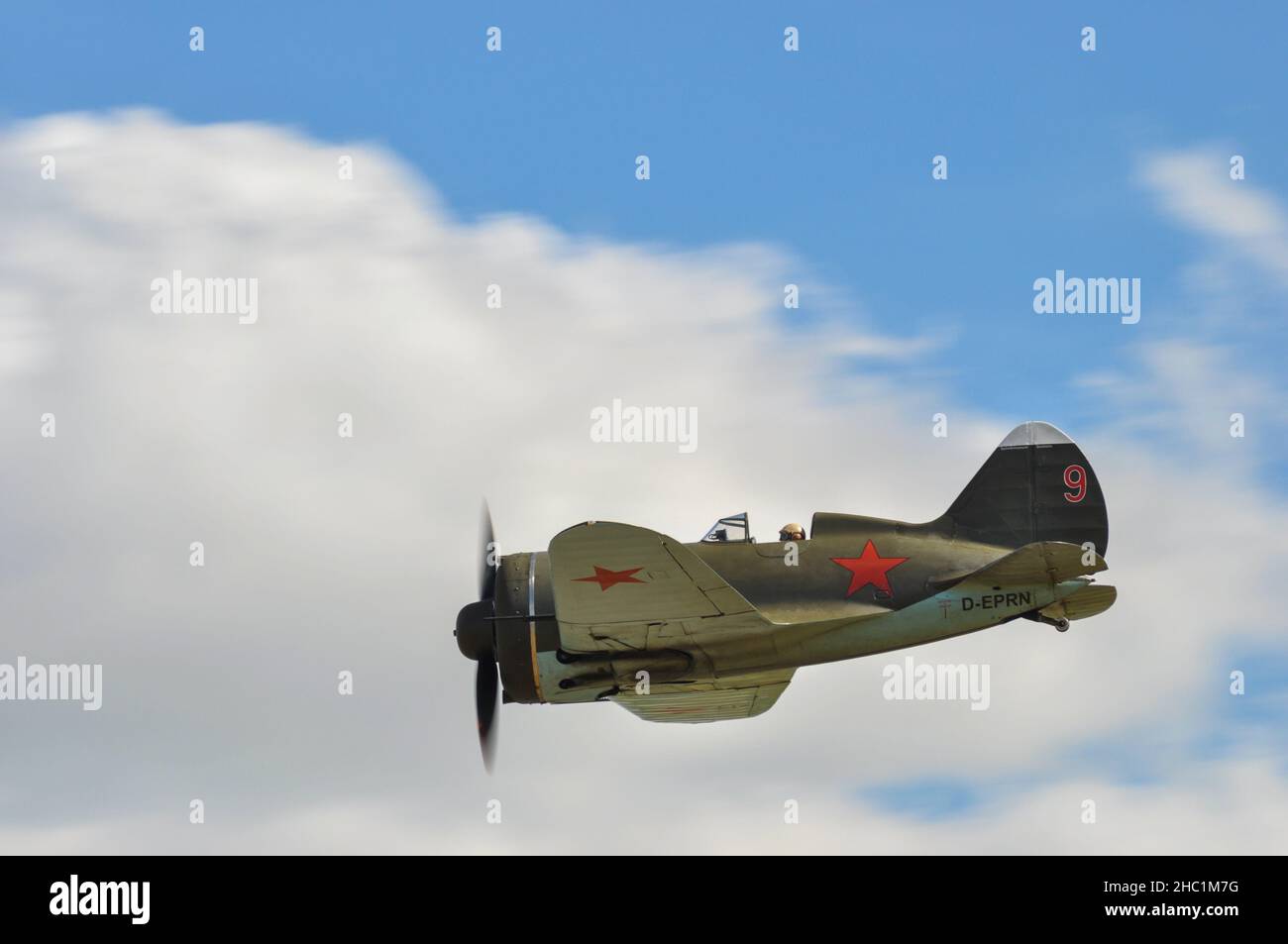 Polikarpov I-16 Rata Jagdflugzeug der Sowjetischen Luftwaffe. Das kleine russische Kampfflugzeug aus dem zweiten Weltkrieg fliegt auf der Flugschau „Flying Legends“ von Duxford Stockfoto
