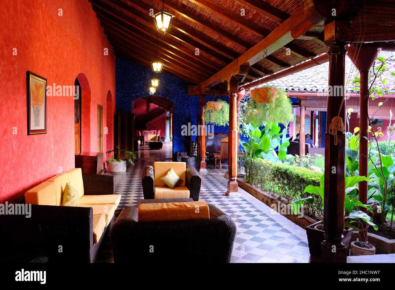 Nicaragua Granada - Hof mit schönem Garten Stockfoto