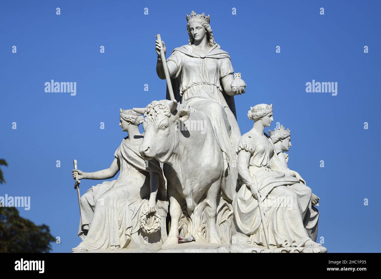 London, England, Großbritannien. Albert Memorial (1872: George Gilbert Scott) in Kensington Gardens. Allegorische Statuen, die „Europa“ darstellen Stockfoto
