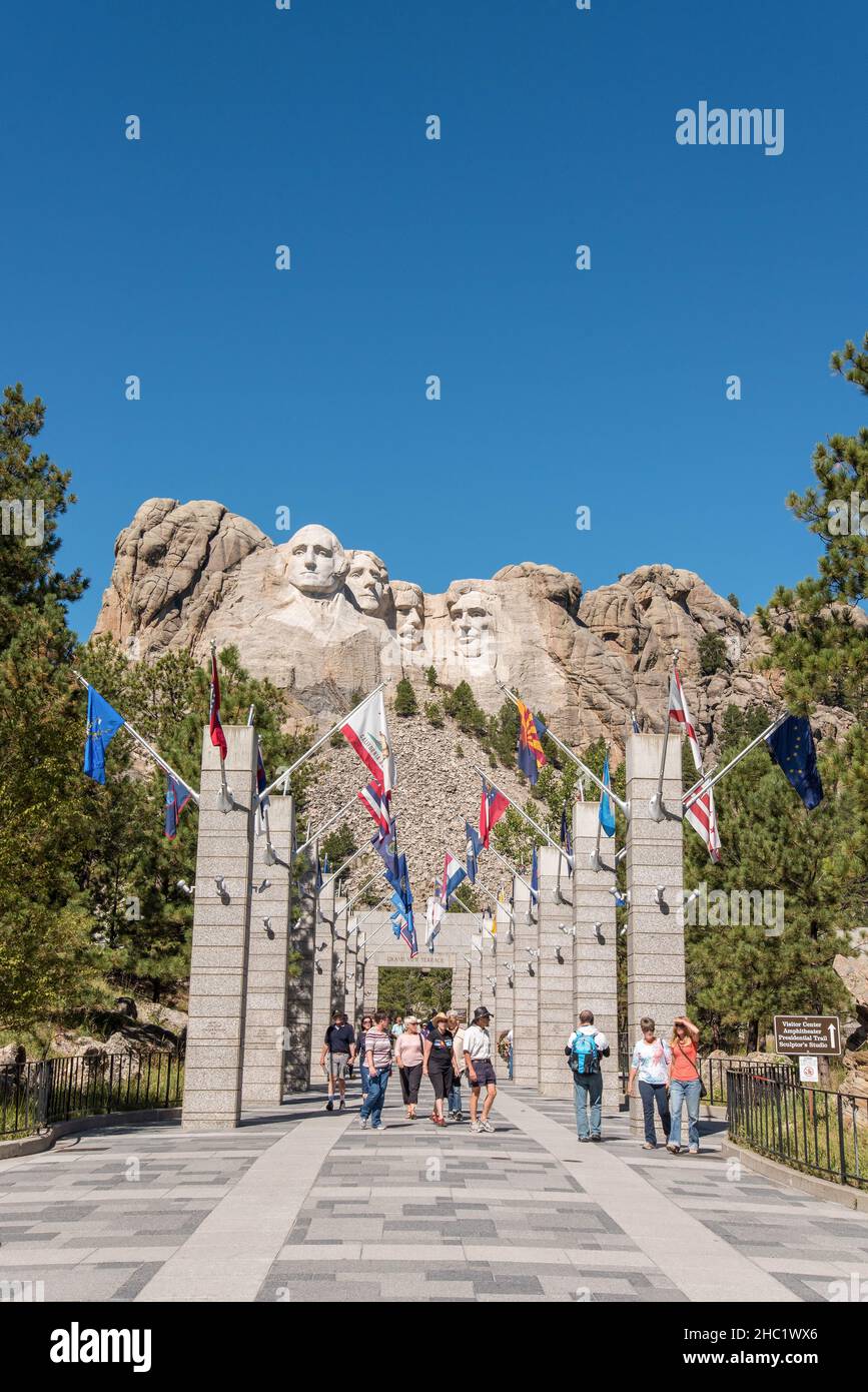 MT. RUSHMORE, USA - 03. SEPTEMBER 2019: Das ikonische Millennium Egg und die Skyline von Chicago, USAMain Avenue to the Mount Rushmore Monument, USA Stockfoto