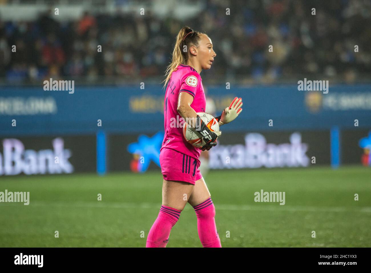 22. Dezember 2021, Barcelona, Katalonien, Spanien: Paola Ulloa von Madrid CFF in Aktion während des Primera Iberdrola-Spiels zwischen dem FC Barcelona Femeni und dem FC Madrid CFF im Johan Cruyff Stadium..Endstand; FC Barcelona Femeni 7:0 Madrid CFF (Bildnachweis: © Thiago Prudencio/DAX via ZUMA Press Wire) Stockfoto