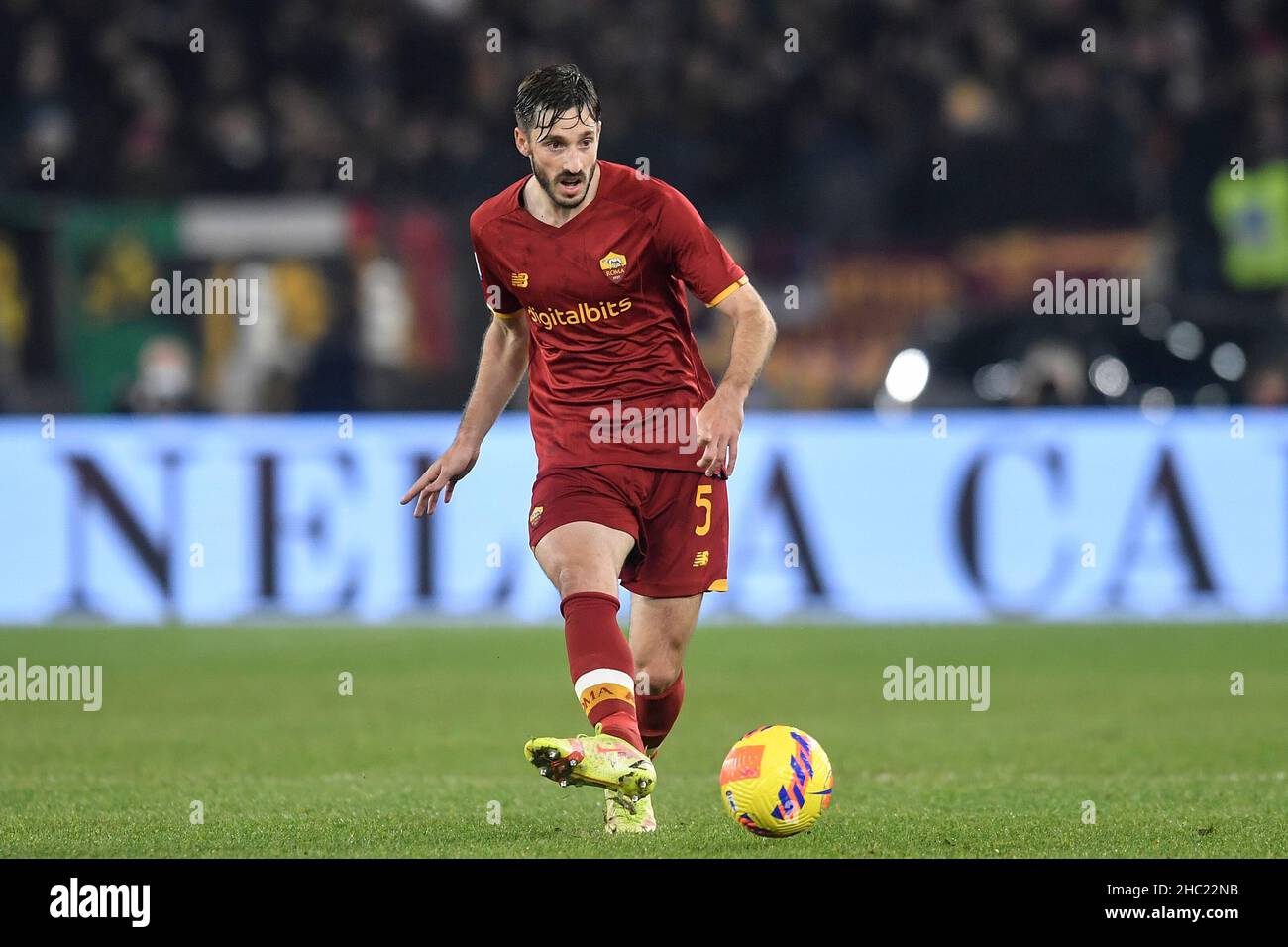 Rom, Italien. 22nd Dez 2021. Matias Vina von AS Roma während des Fußballspiels der Serie A zwischen AS Roma und UC Sampdoria im Olimpico-Stadion in Rom (Italien), 22th. Dezember 2021. Foto Antonietta Baldassarre/Insidefoto Kredit: Insidefoto srl/Alamy Live News Stockfoto