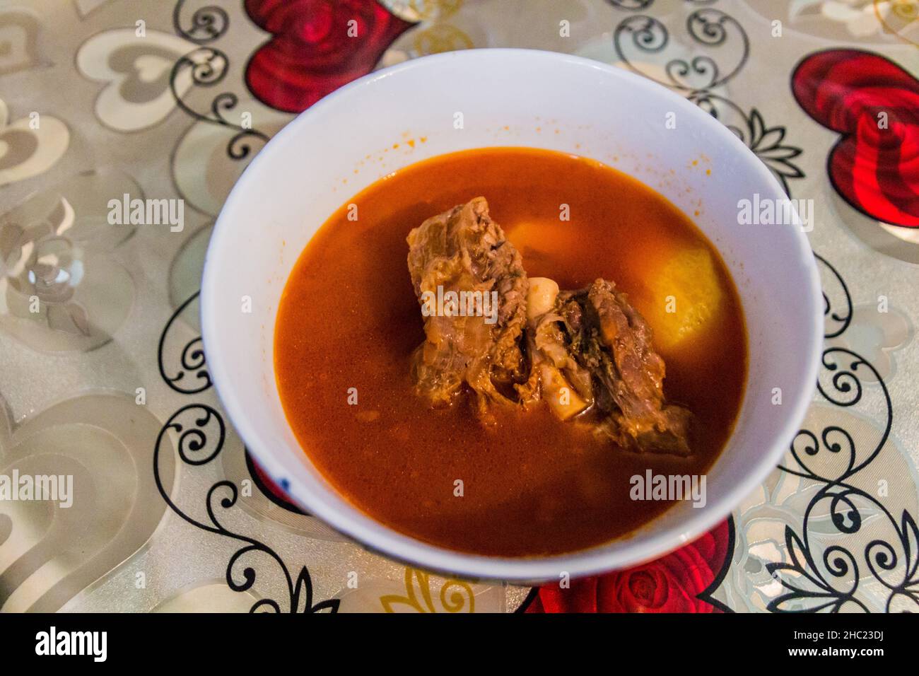 Hammelfleisch- und Kartoffelsuppe in Aserbaidschan Stockfoto