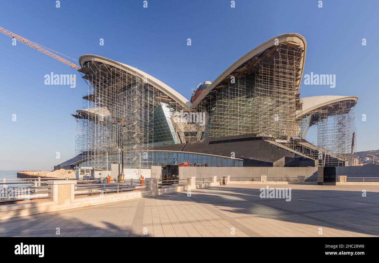 BAKU, ASERBAIDSCHAN - 6. JUNI 2018: Baustelle der Caspian Waterfront Mall in Baku, Aserbaidschan Stockfoto