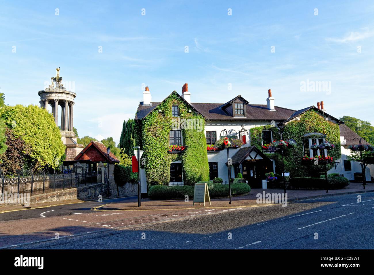 The Brig O Doon Pub in der Nähe der Robert Burns Memorial Gardens - Geburtsort des schottischen Dichters Robert Burns 1759 - 1796, Alloway, South Ayrshire, Schottland. Stockfoto