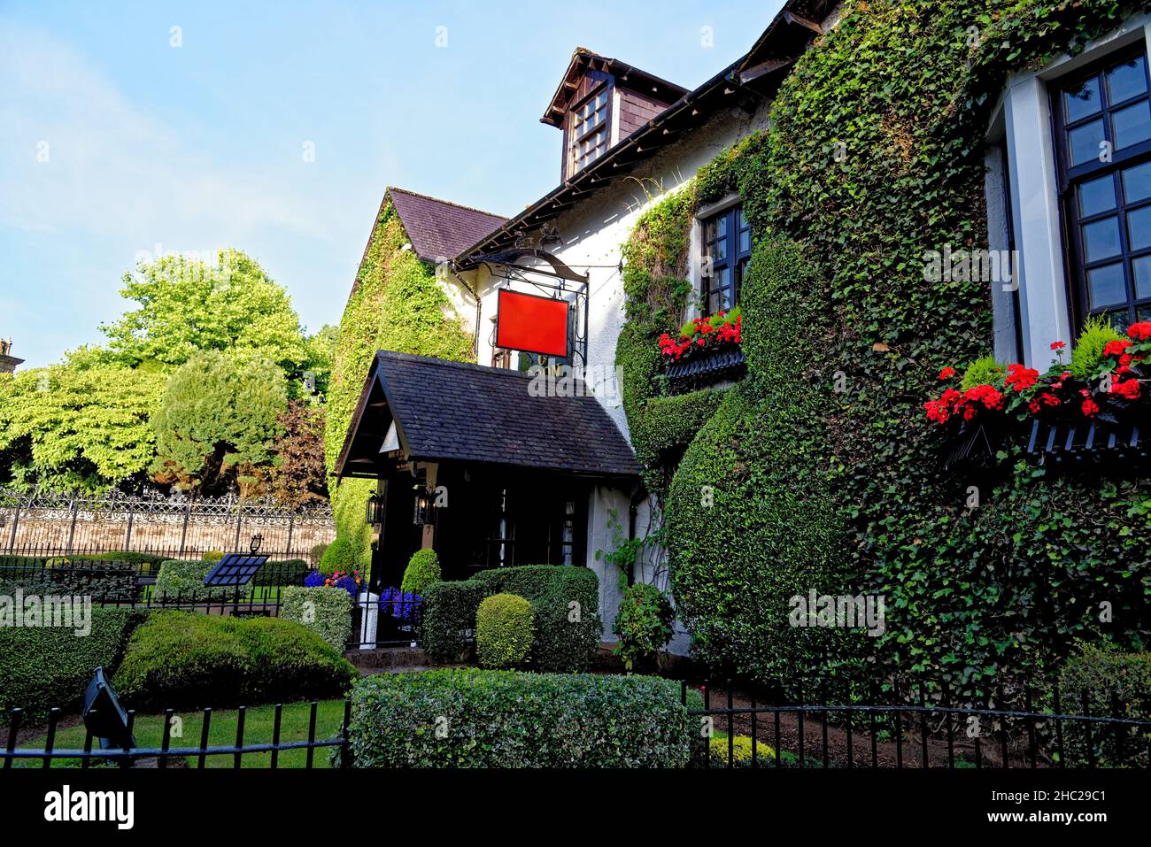The Brig O Doon Pub in der Nähe der Robert Burns Memorial Gardens - Geburtsort des schottischen Dichters Robert Burns 1759 - 1796, Alloway, South Ayrshire, Schottland. Stockfoto