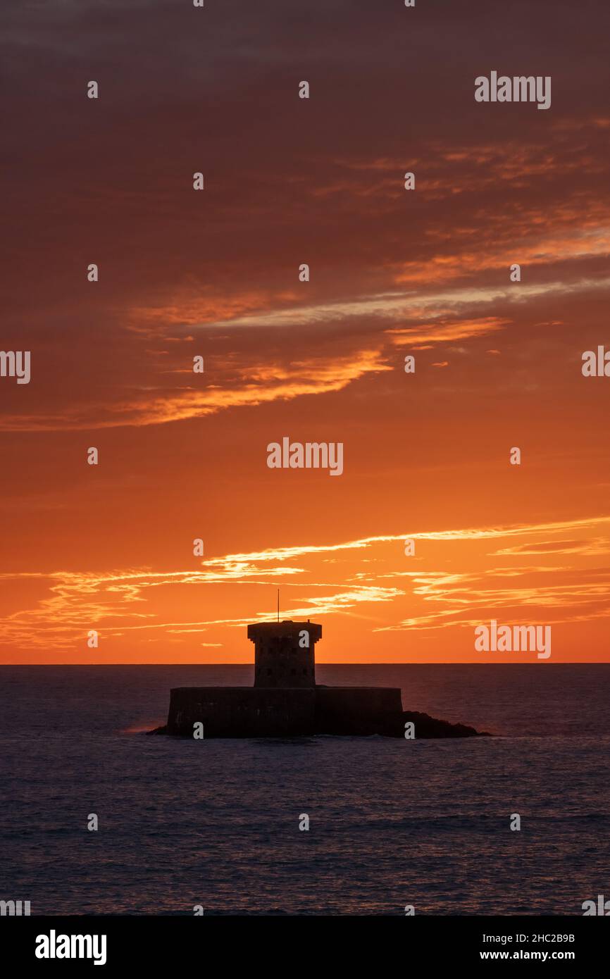 La Rocco Tower, Sonnenuntergänge, St Ouens, Jersey, Kanalinseln Stockfoto