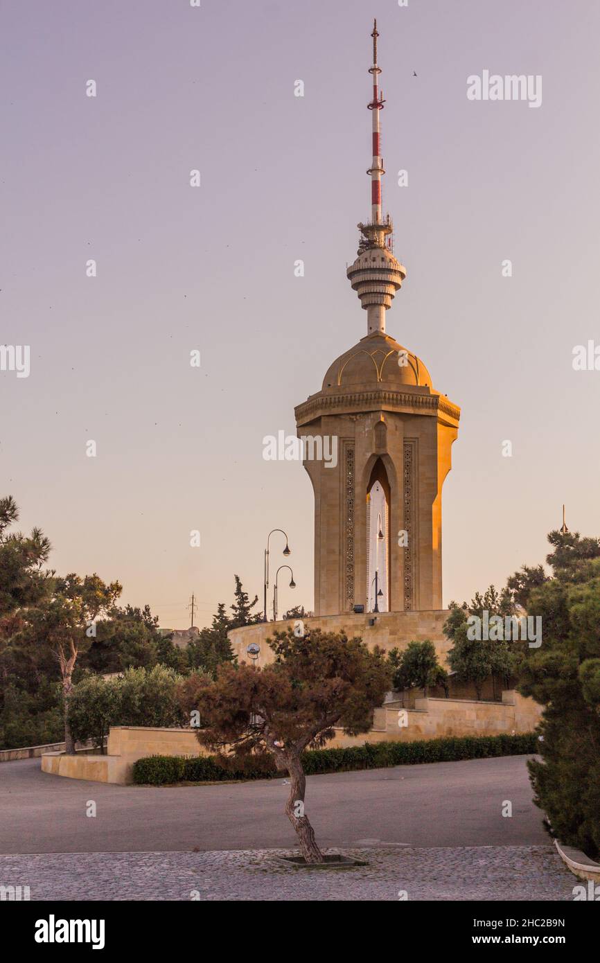 Shahidlar Monument und Fernsehturm in Baku, Aserbaidschan Stockfoto