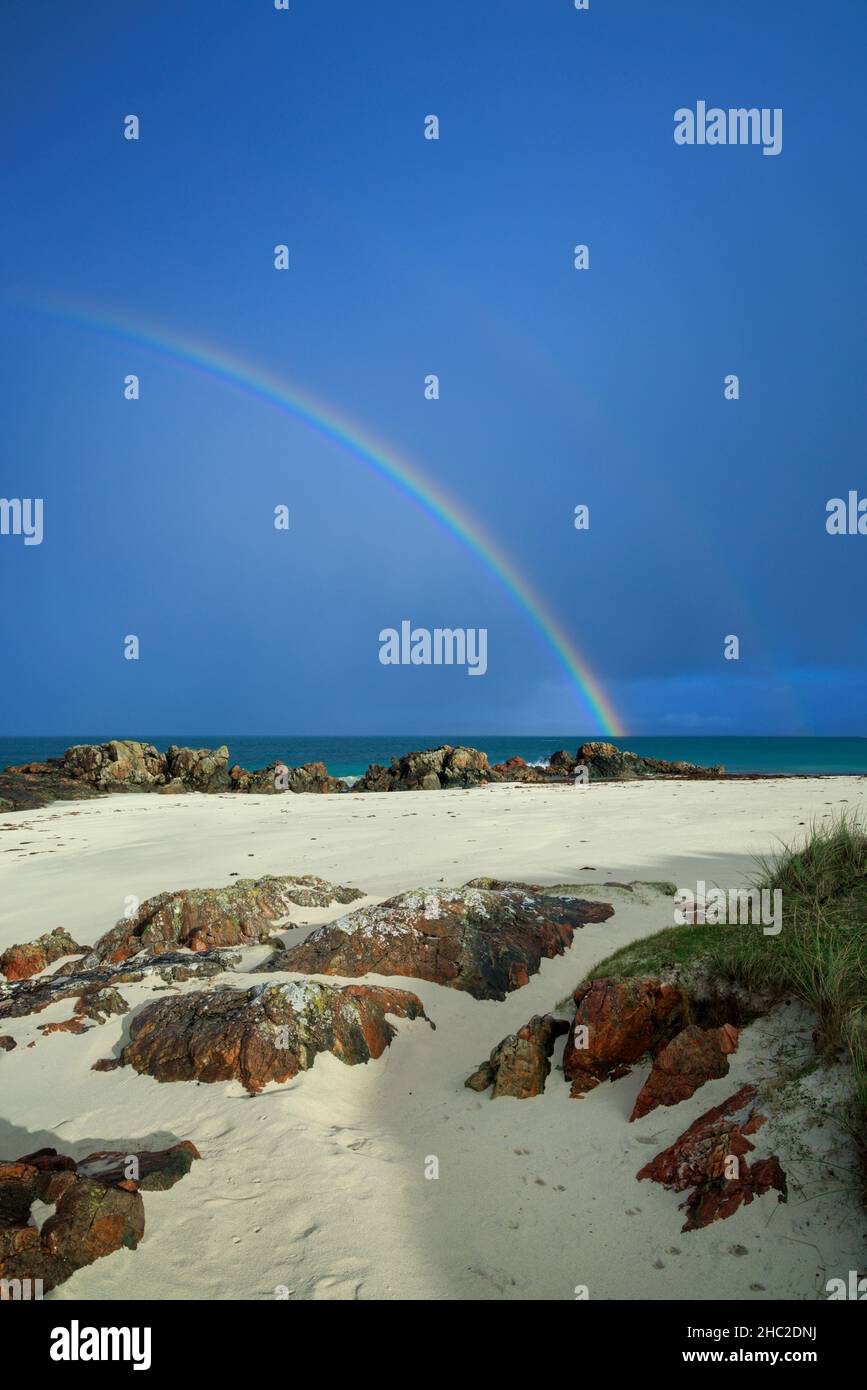 Regenbogen über Traigh an t-Suidhe Strand, Isle of Iona. Stockfoto