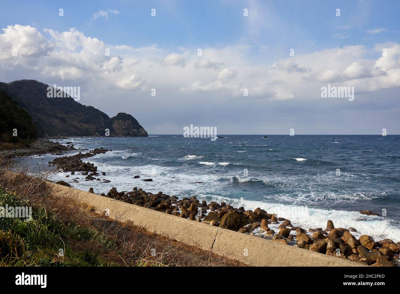 Meer von Japan; Küste der japanischen Präfektur Shimane Stockfoto