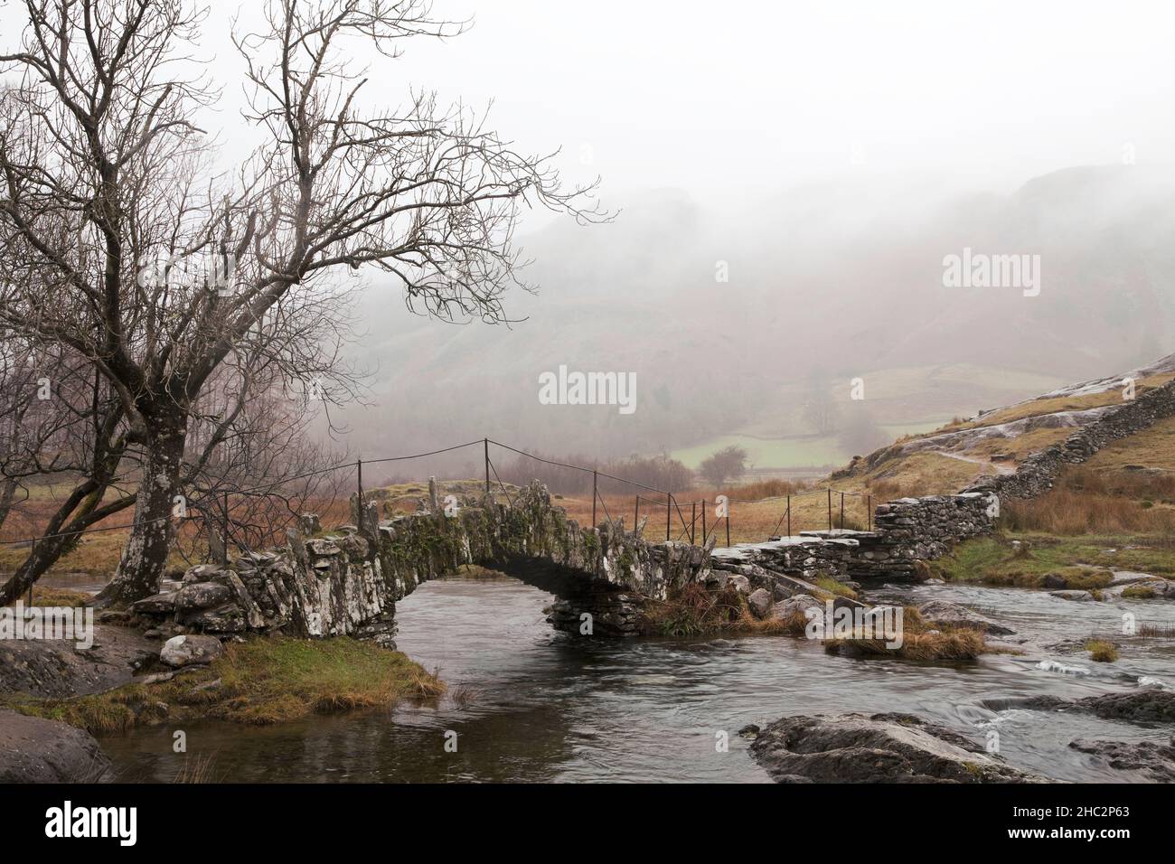 Slater Brücke über den Fluss Brathay in Little Langdale, im englischen Lake District Stockfoto