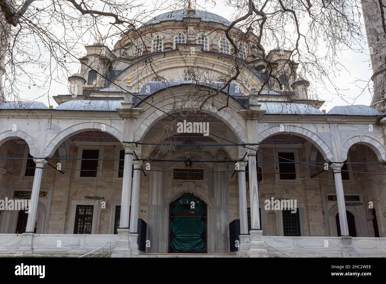 Außenansicht der Großen Selimiye Moschee, die sich im Stadtteil Uskudar in Istanbul, Türkei, in der Nähe der Selimiye Kaserne am 23. Dezember befindet Stockfoto