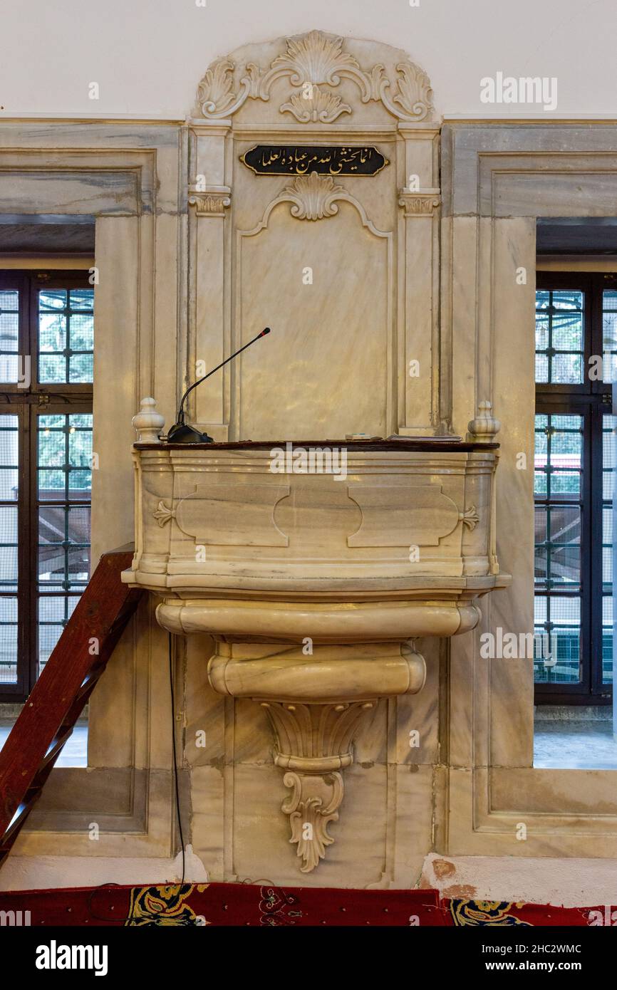 Innenansicht der Großen Selimiye Moschee, die sich im Stadtteil Uskudar in Istanbul, Türkei, in der Nähe der Selimiye Kaserne am 23. Dezember befindet Stockfoto