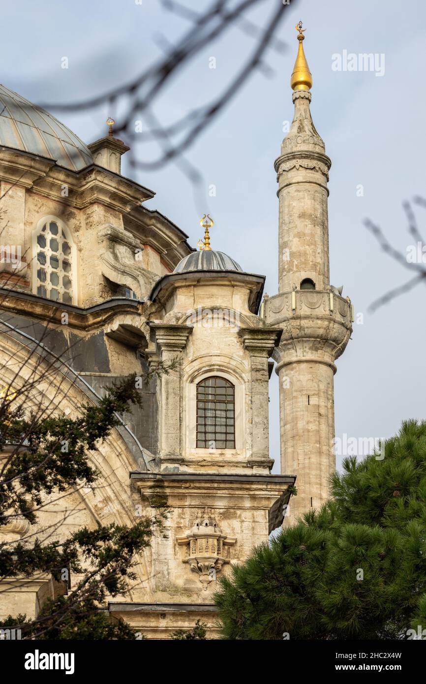 Außenansicht der Großen Selimiye Moschee, die sich im Stadtteil Uskudar in Istanbul, Türkei, in der Nähe der Selimiye Kaserne am 23. Dezember befindet Stockfoto