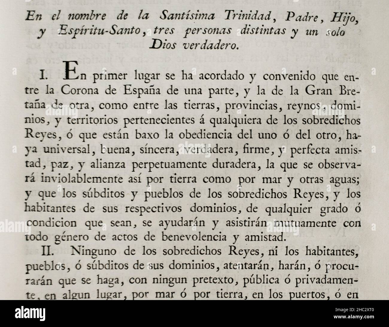 Vertrag über Handel und Freundschaft zwischen den Kronen Spaniens und Englands auf dem Kongress von Utrecht am 9. Dezember 1713. Ratifiziert von König Philipp V. von Spanien am 21. Januar 1714 in Madrid. Detail der religiösen Überschrift eines Teils des Dokuments. Sammlung der Verträge über Frieden, Allianz und Handel, die von der spanischen Krone mit den ausländischen Mächten angepasst wurden (Colección de los Tratados de Paz, Alianza, Comercio ajustados por la Corona de España con las Potencias Extranjeras). Band I. Madrid, 1796. Historische Militärbibliothek von Barcelona, Katalonien, Spanien. Stockfoto