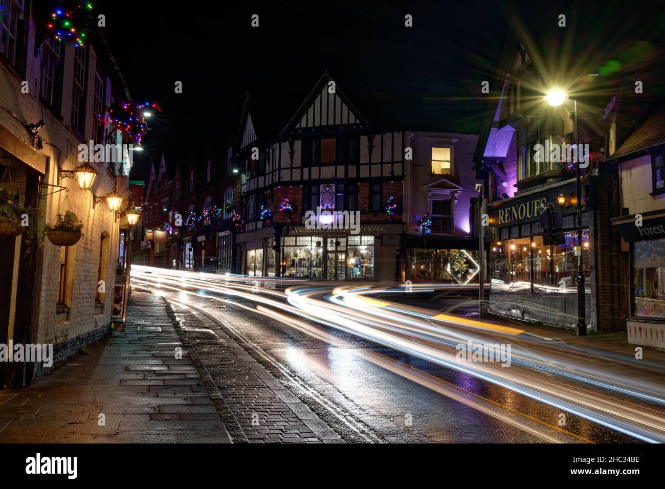 Lyndhurst, New Forest, High Street, Christmas Lights 2021 Stockfoto
