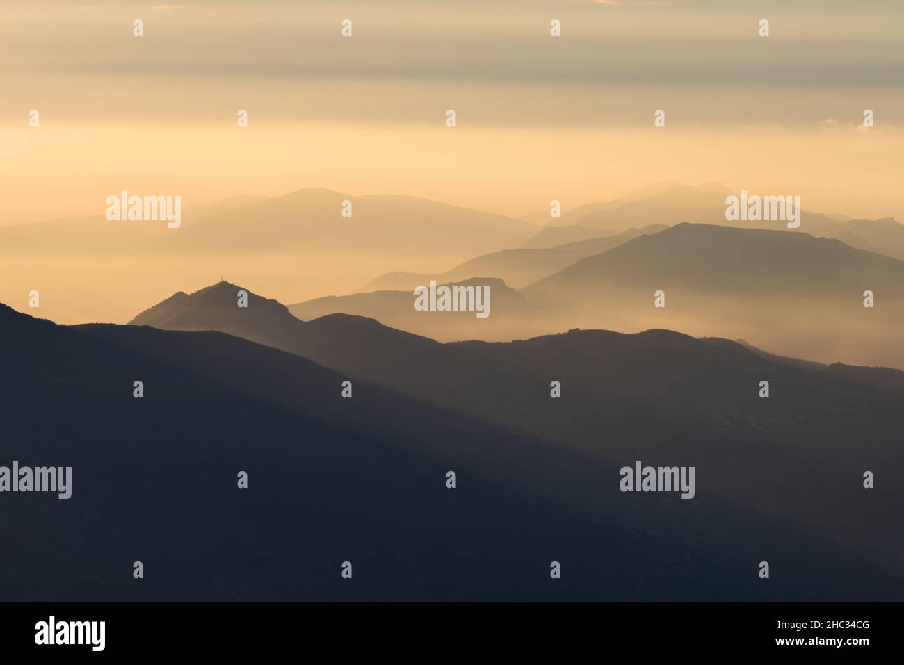vue depuis le sommet du mont ventoux lors d'un lever de Soleil Stockfoto