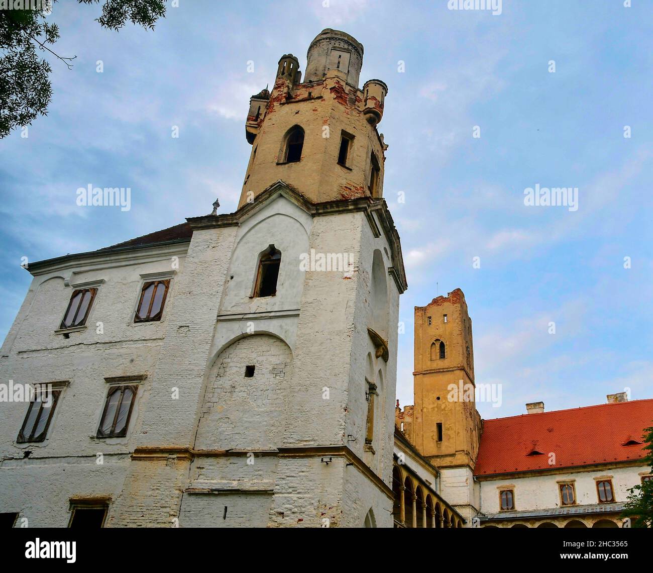 Burgruinen in der Stadt Breclav in der südmährischen Region der Tschechischen Republik. Stockfoto